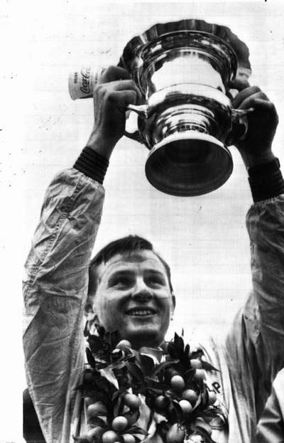 Bruce with the winners trophy - Sebring 1959